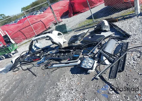 2025 Mitsubishi Outlander Se 2.5 2Wd z USA, uszkodzony, nr VIN JA4J3VA87SZ051582